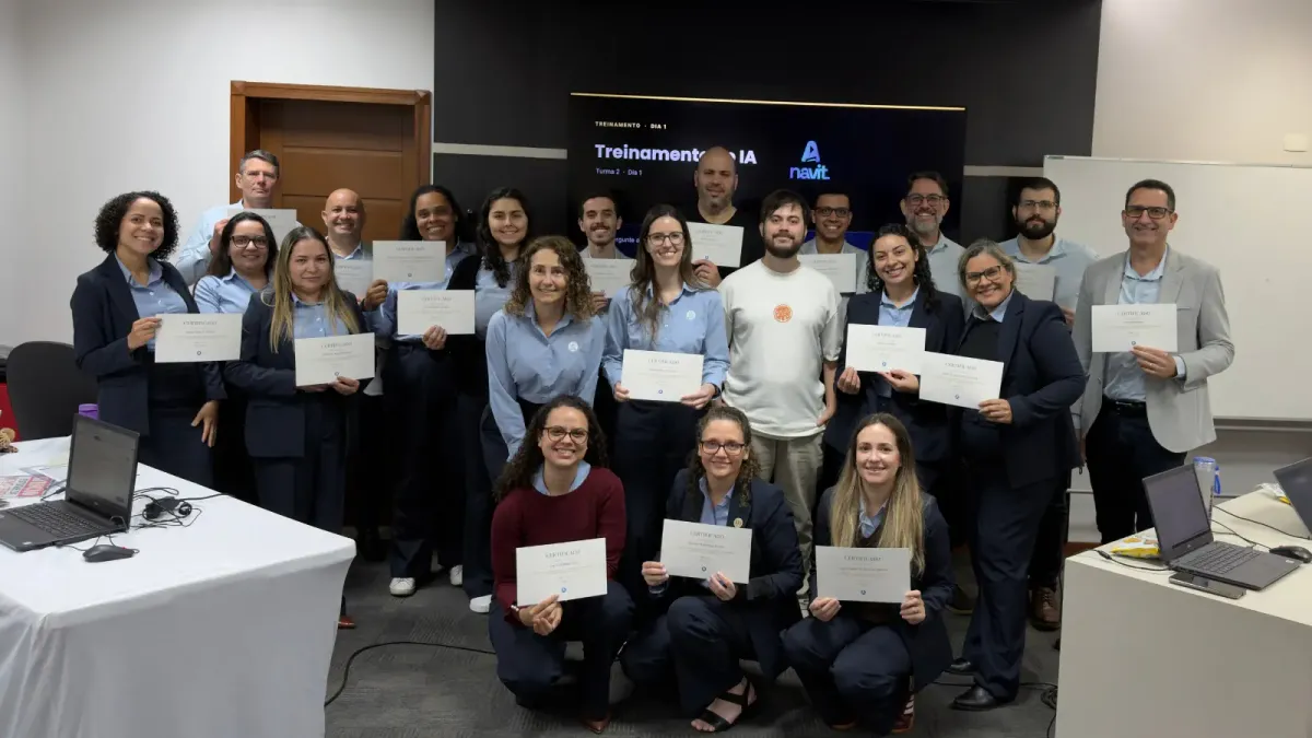 Turma em treinamento corporativo conduzido pela Fteam